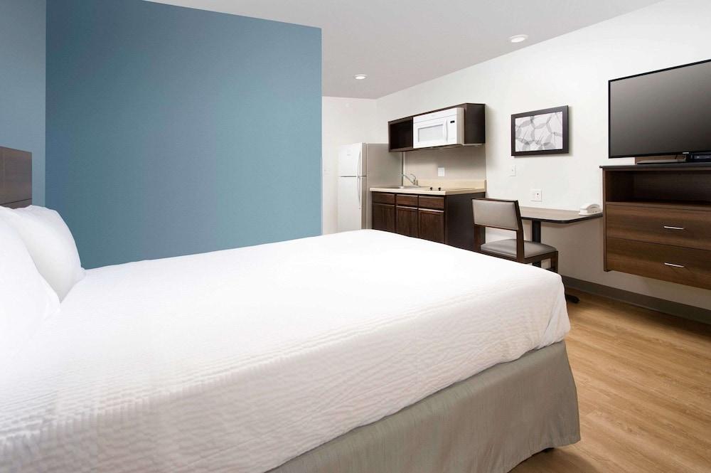 Suburban Studios Watford City Kültér fotó